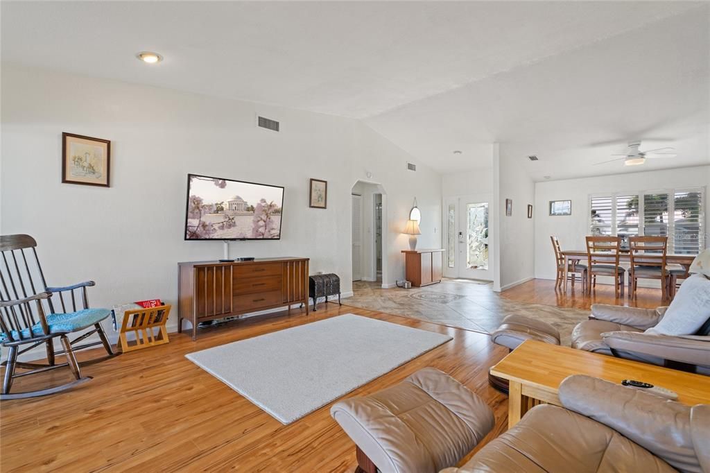 待售: $829,000 (4 贝兹, 3 浴室, 2857 平方英尺)