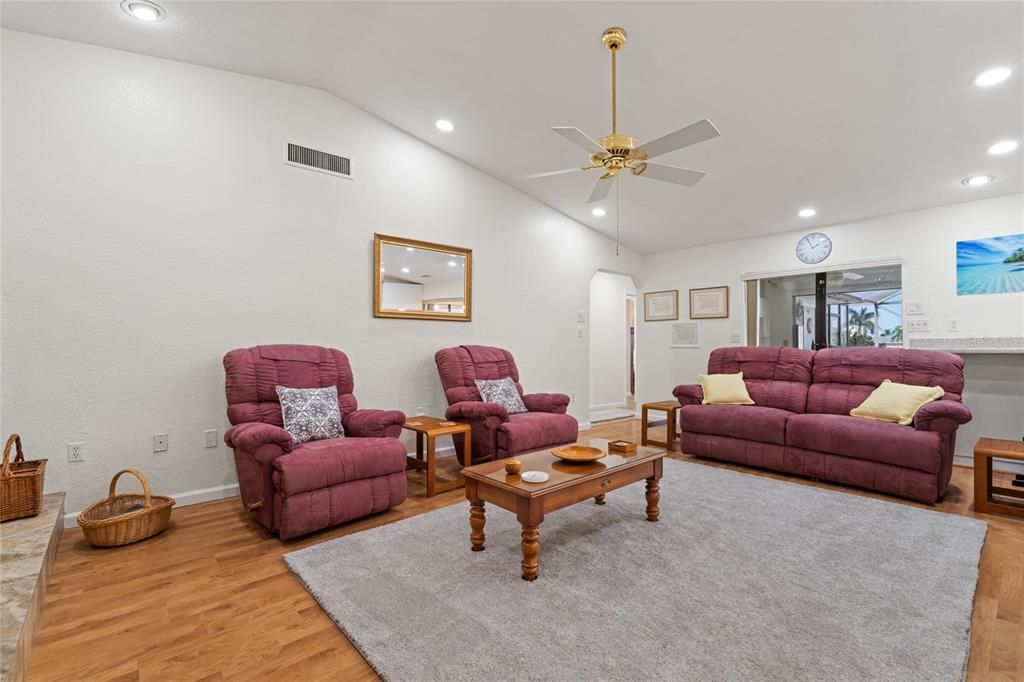 待售: $829,000 (4 贝兹, 3 浴室, 2857 平方英尺)