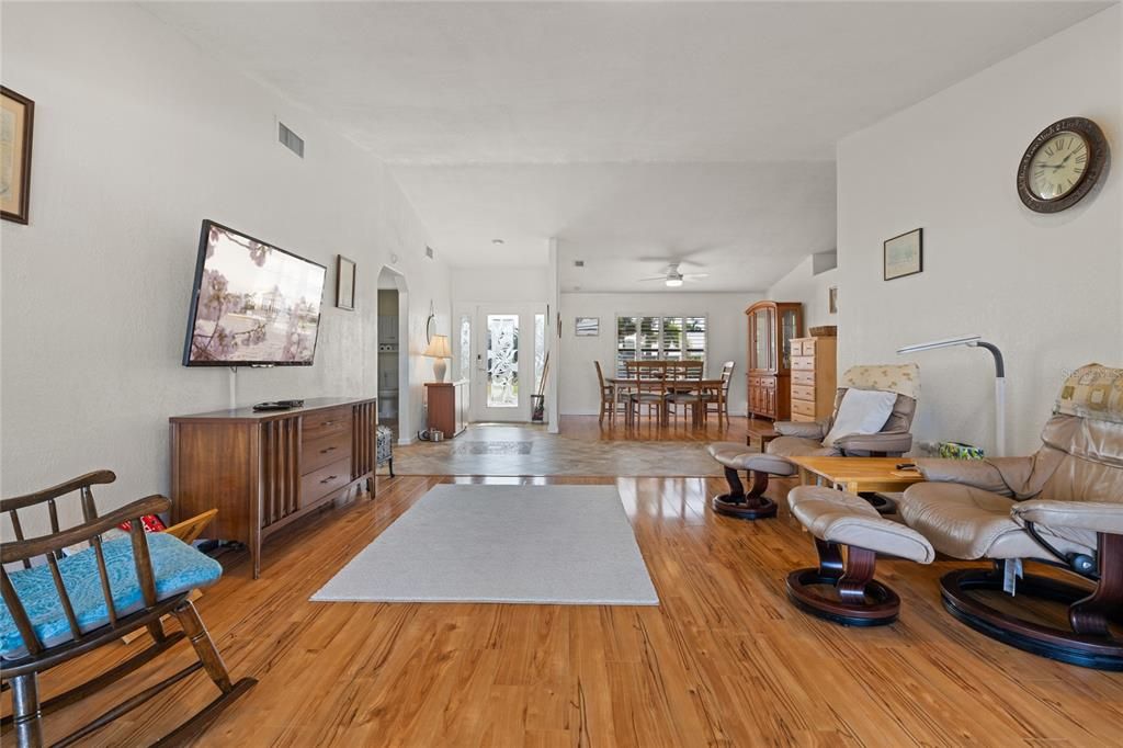 待售: $829,000 (4 贝兹, 3 浴室, 2857 平方英尺)