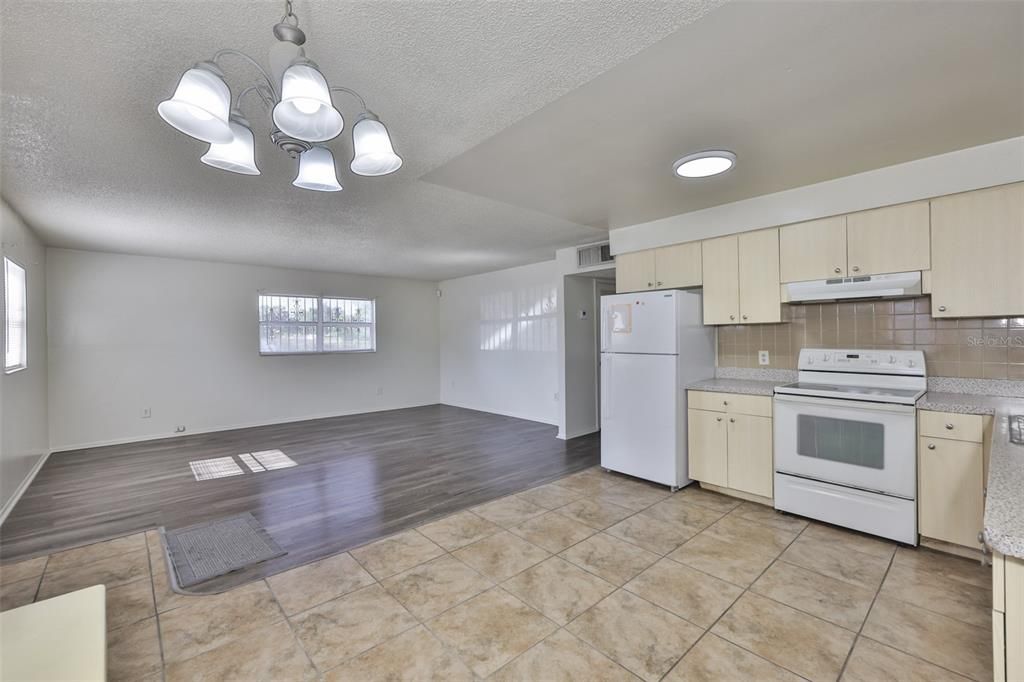 Под контрактом: $290,000 (4 спален, 2 ванн, 1442 Квадратных фут)