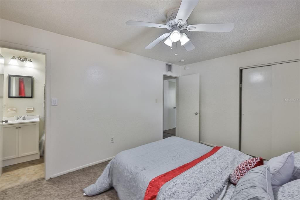 Под контрактом: $290,000 (4 спален, 2 ванн, 1442 Квадратных фут)