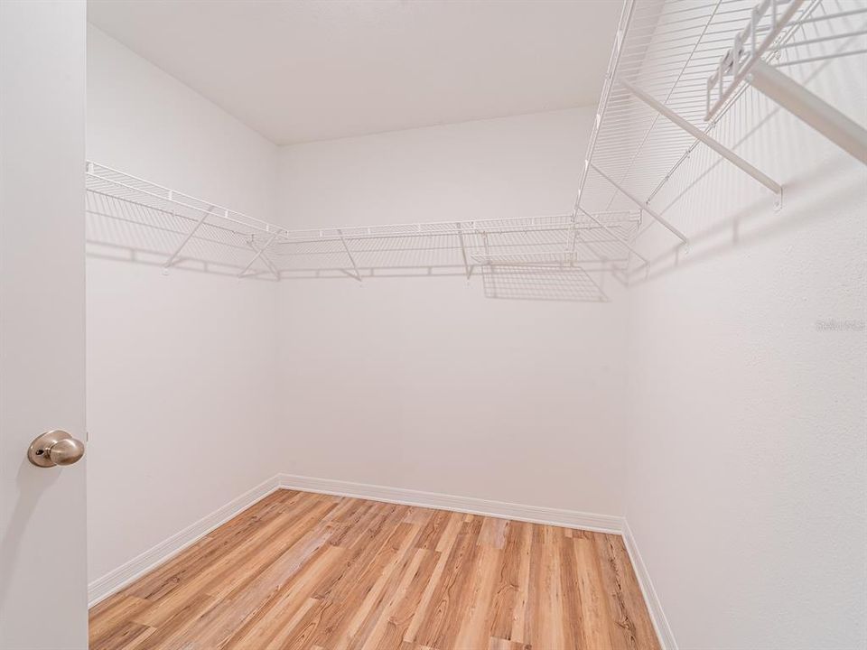 For Sale: $349,000 (4 beds, 2 baths, 1827 Square Feet)