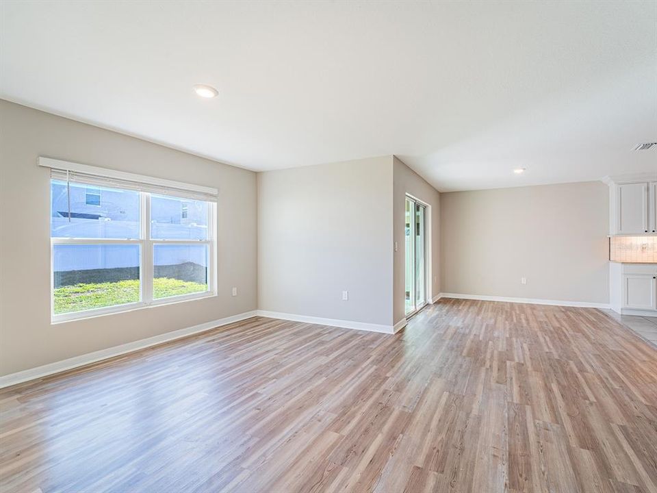 For Sale: $349,000 (4 beds, 2 baths, 1827 Square Feet)