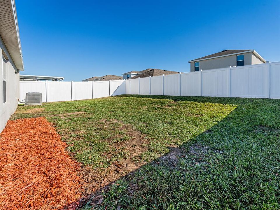 For Sale: $349,000 (4 beds, 2 baths, 1827 Square Feet)