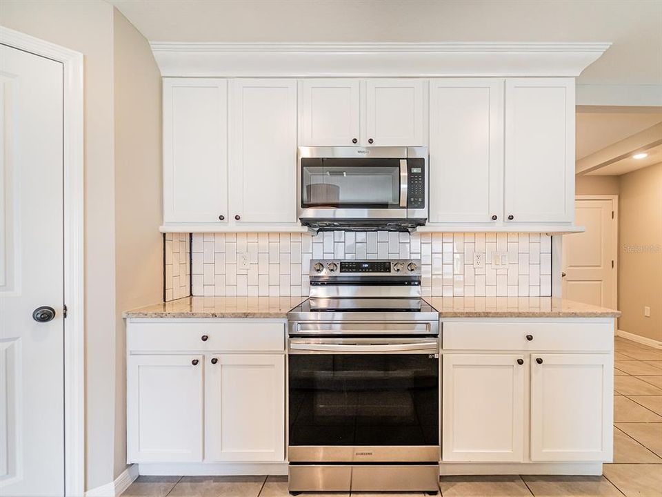 For Sale: $349,000 (4 beds, 2 baths, 1827 Square Feet)