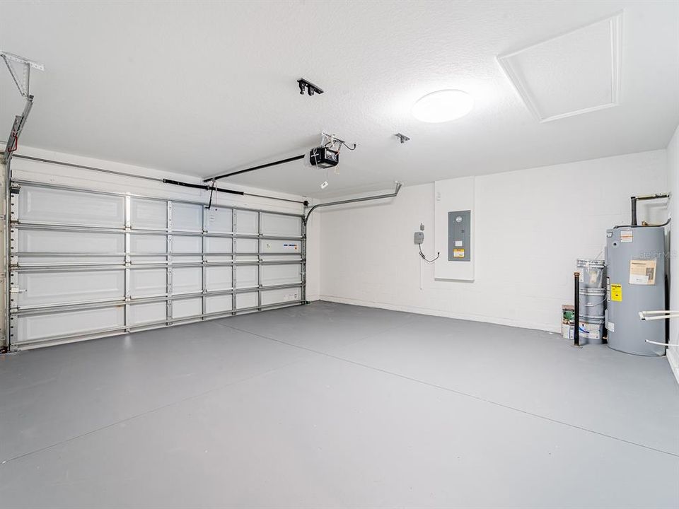 For Sale: $349,000 (4 beds, 2 baths, 1827 Square Feet)