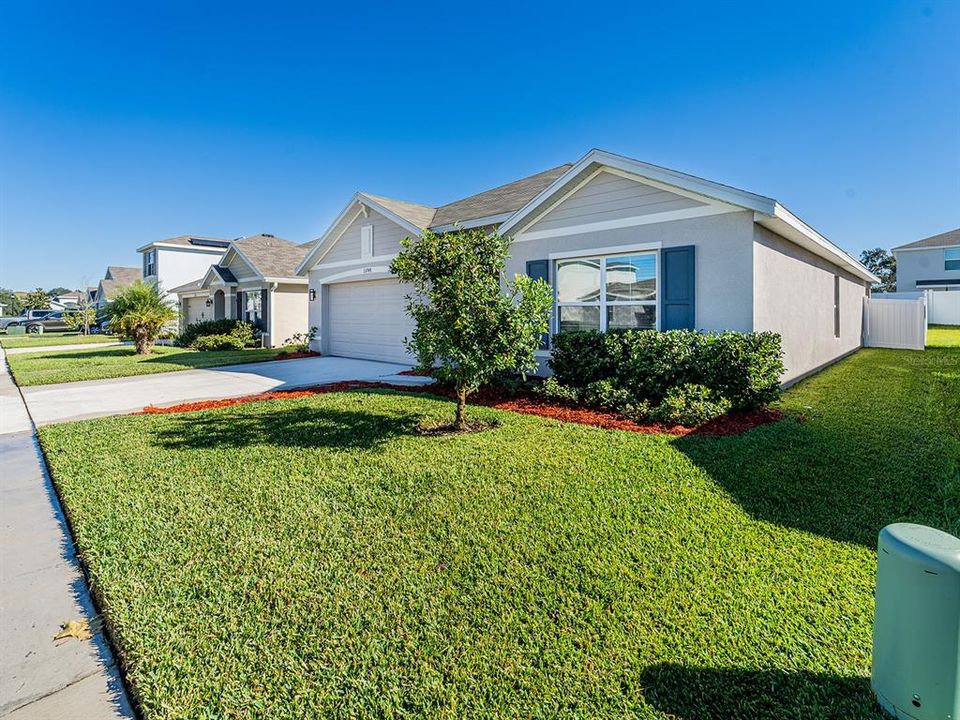 For Sale: $349,000 (4 beds, 2 baths, 1827 Square Feet)