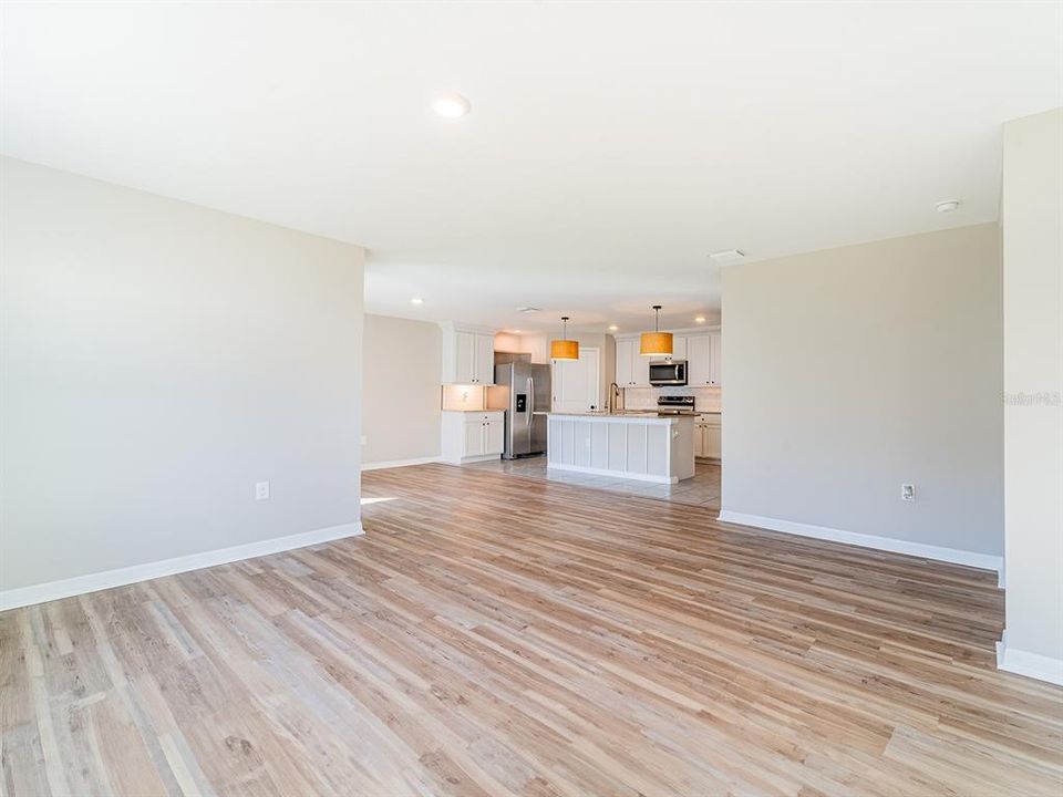 For Sale: $349,000 (4 beds, 2 baths, 1827 Square Feet)