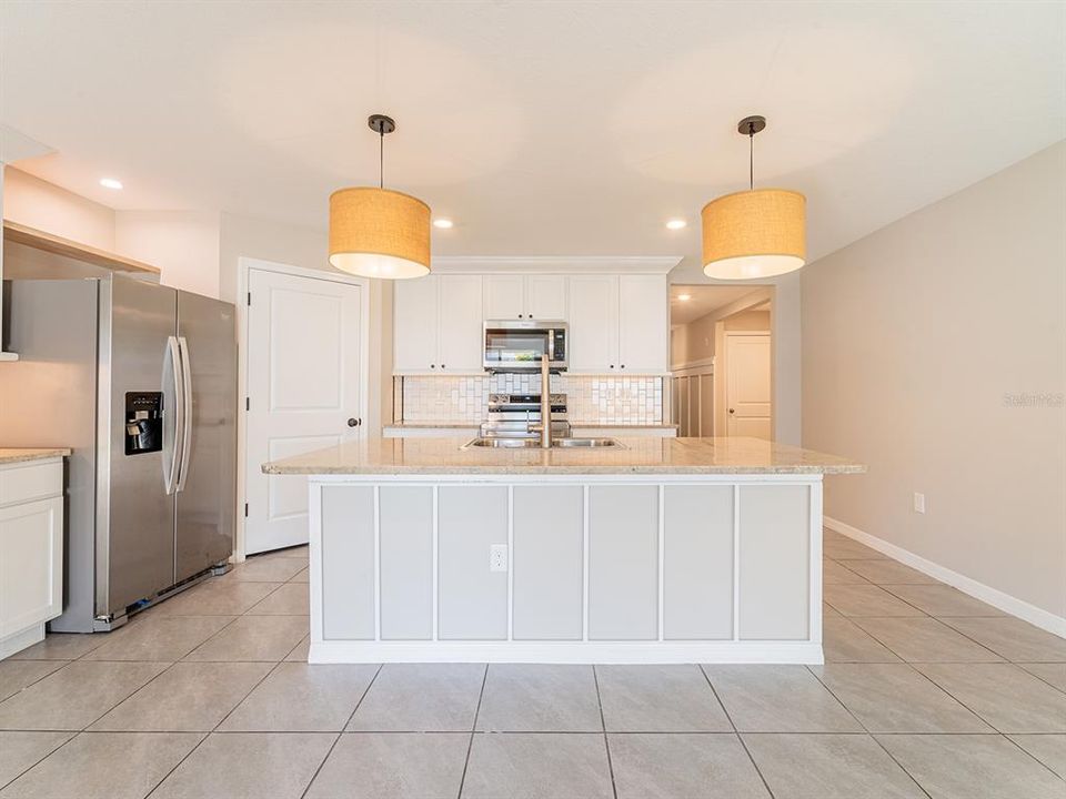 For Sale: $349,000 (4 beds, 2 baths, 1827 Square Feet)