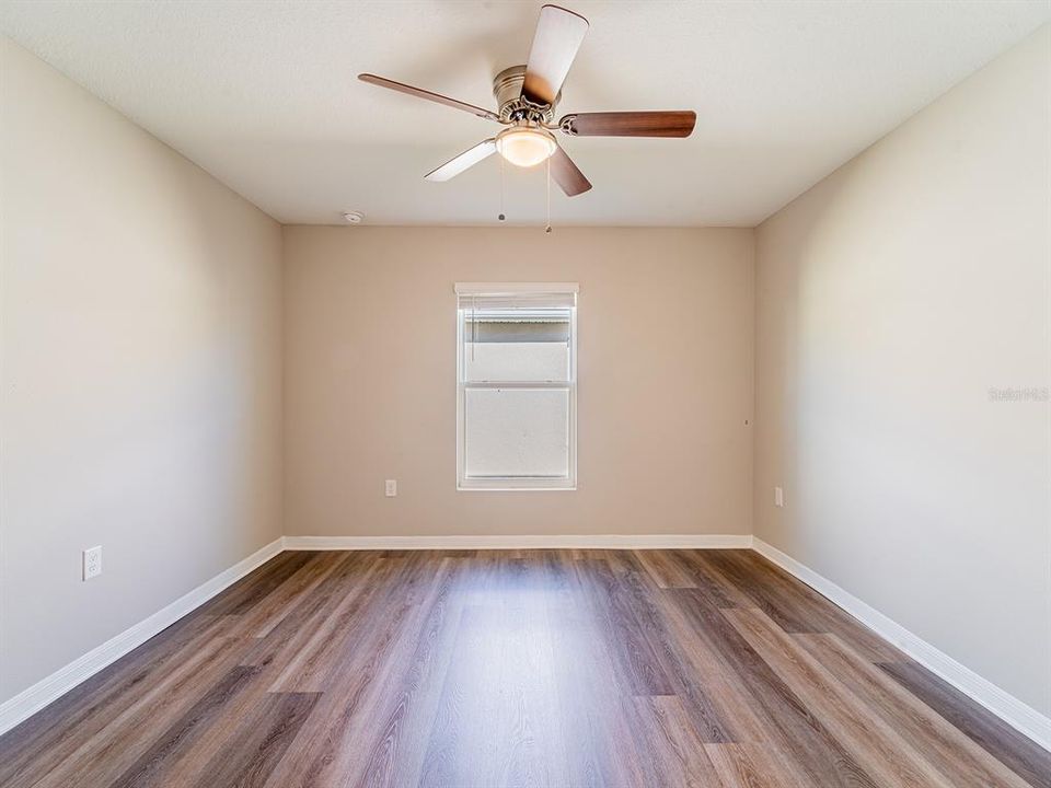 For Sale: $349,000 (4 beds, 2 baths, 1827 Square Feet)