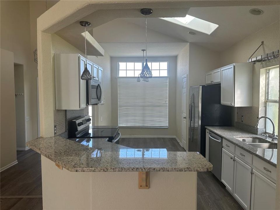 出租: $2,800 (4 贝兹, 2 浴室, 1880 平方英尺)