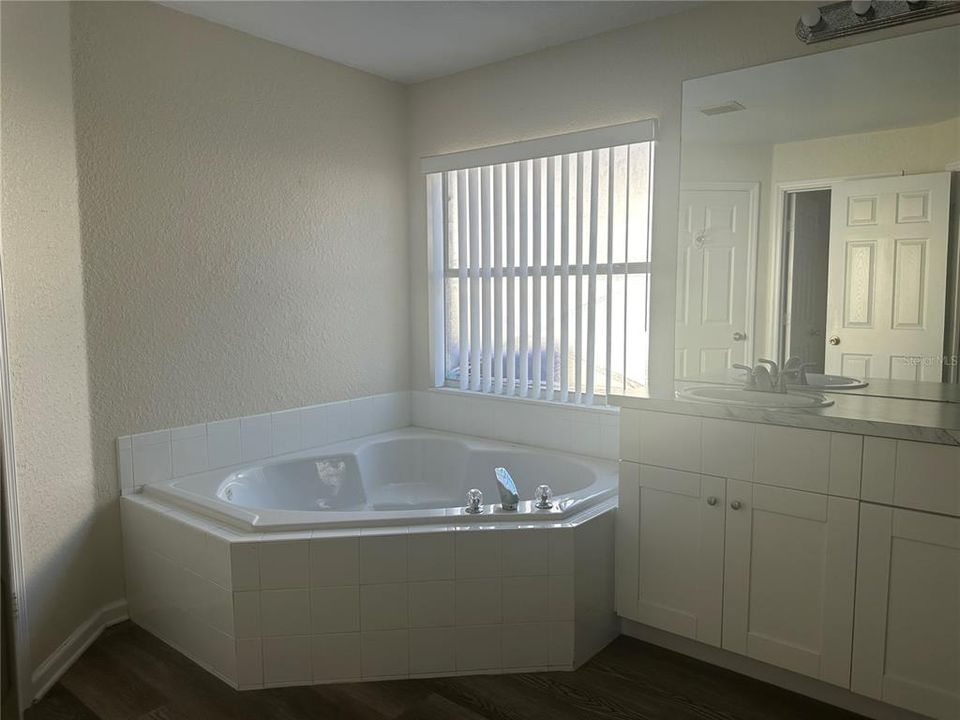 出租: $2,800 (4 贝兹, 2 浴室, 1880 平方英尺)