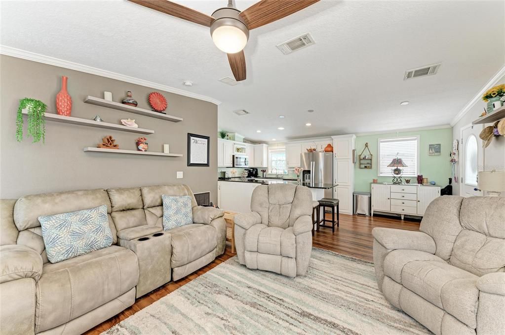 En Venta: $350,000 (2 camas, 2 baños, 864 Pies cuadrados)