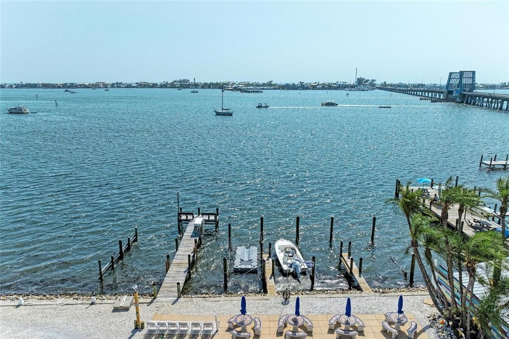 En Venta: $350,000 (2 camas, 2 baños, 864 Pies cuadrados)