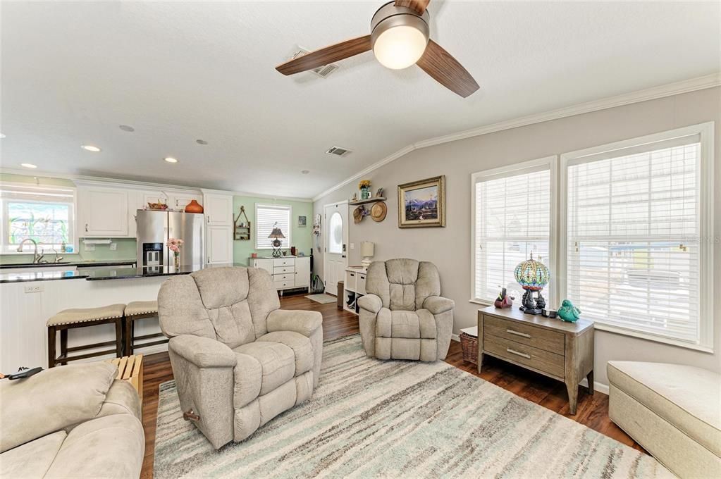 En Venta: $350,000 (2 camas, 2 baños, 864 Pies cuadrados)