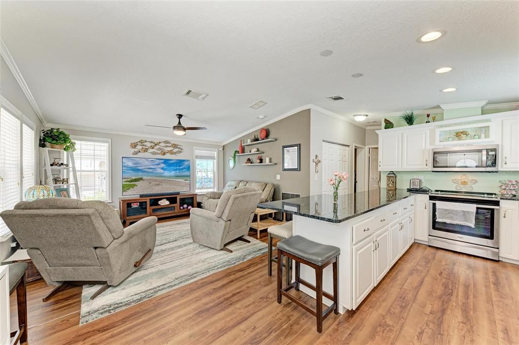 En Venta: $350,000 (2 camas, 2 baños, 864 Pies cuadrados)