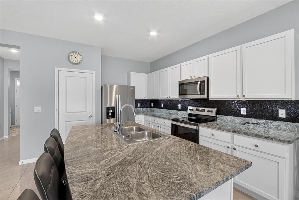 For Sale: $295,000 (3 beds, 2 baths, 1695 Square Feet)