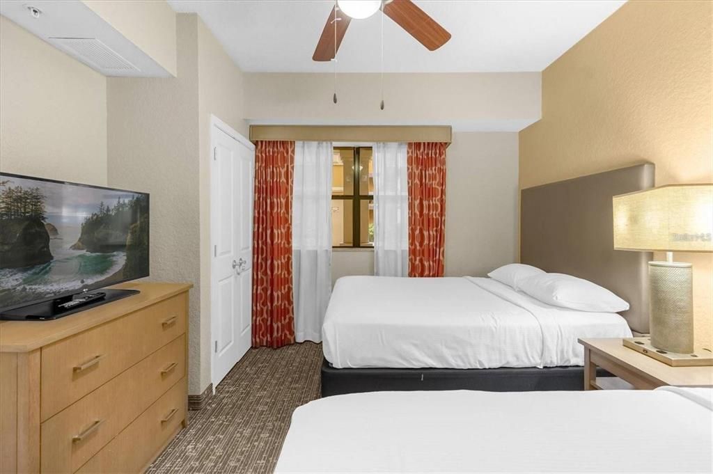 待售: $177,000 (2 贝兹, 2 浴室, 957 平方英尺)