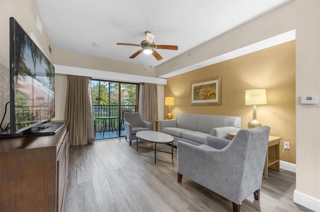 待售: $177,000 (2 贝兹, 2 浴室, 957 平方英尺)