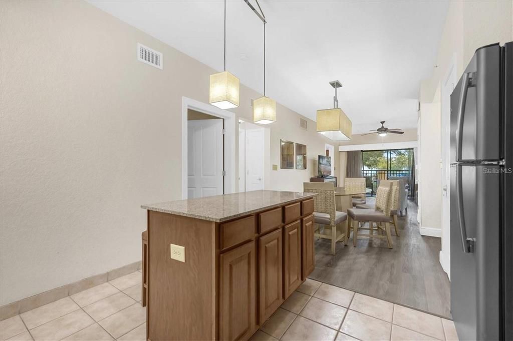 待售: $177,000 (2 贝兹, 2 浴室, 957 平方英尺)