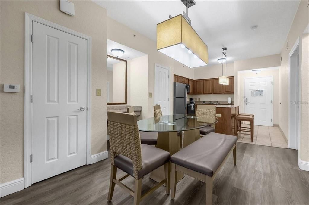 待售: $177,000 (2 贝兹, 2 浴室, 957 平方英尺)