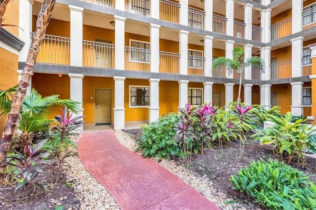 待售: $177,000 (2 贝兹, 2 浴室, 957 平方英尺)