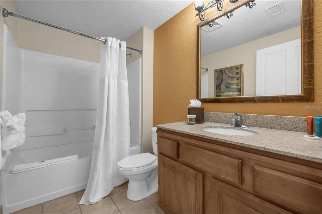 待售: $177,000 (2 贝兹, 2 浴室, 957 平方英尺)