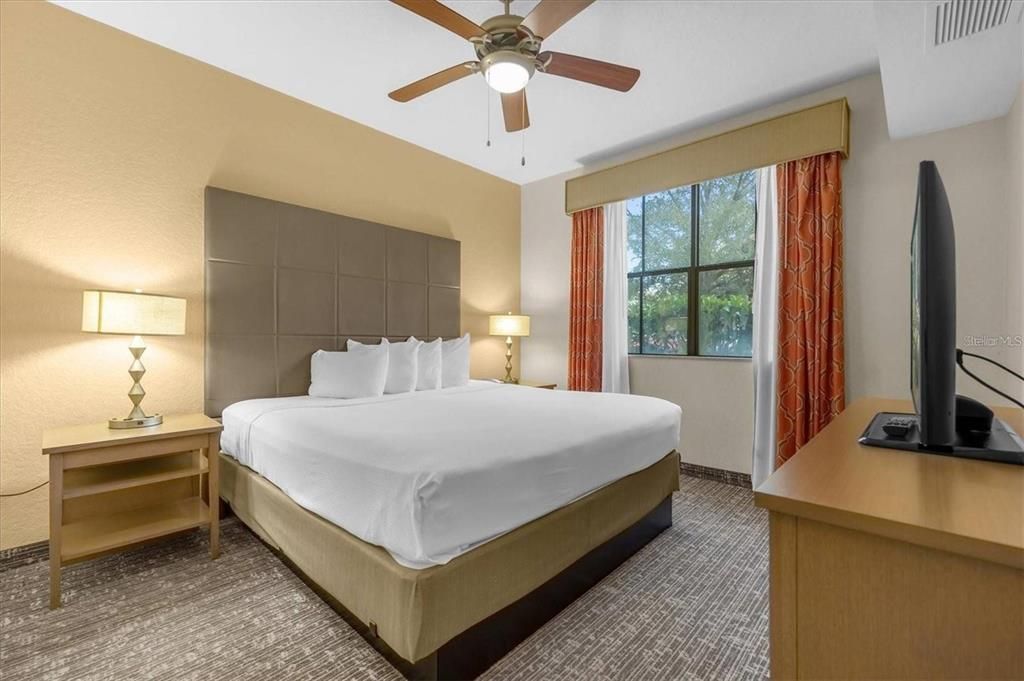 待售: $177,000 (2 贝兹, 2 浴室, 957 平方英尺)