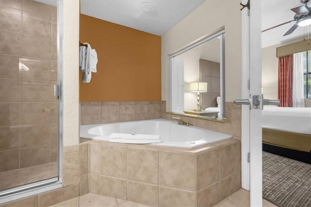 待售: $177,000 (2 贝兹, 2 浴室, 957 平方英尺)