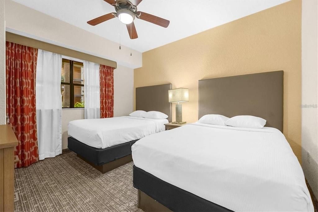 待售: $177,000 (2 贝兹, 2 浴室, 957 平方英尺)