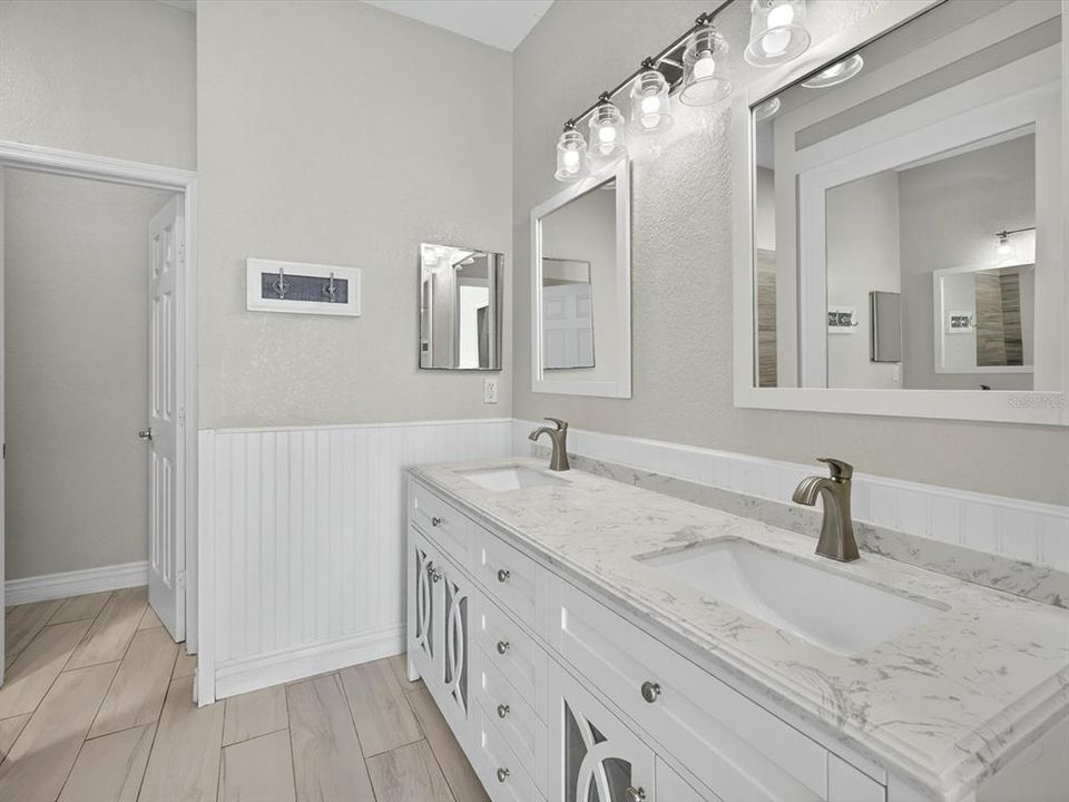 Под контрактом: $445,000 (3 спален, 2 ванн, 1942 Квадратных фут)