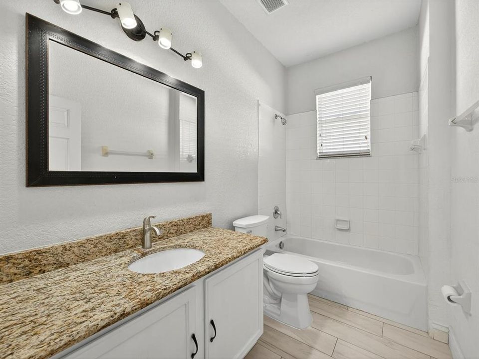 Под контрактом: $445,000 (3 спален, 2 ванн, 1942 Квадратных фут)