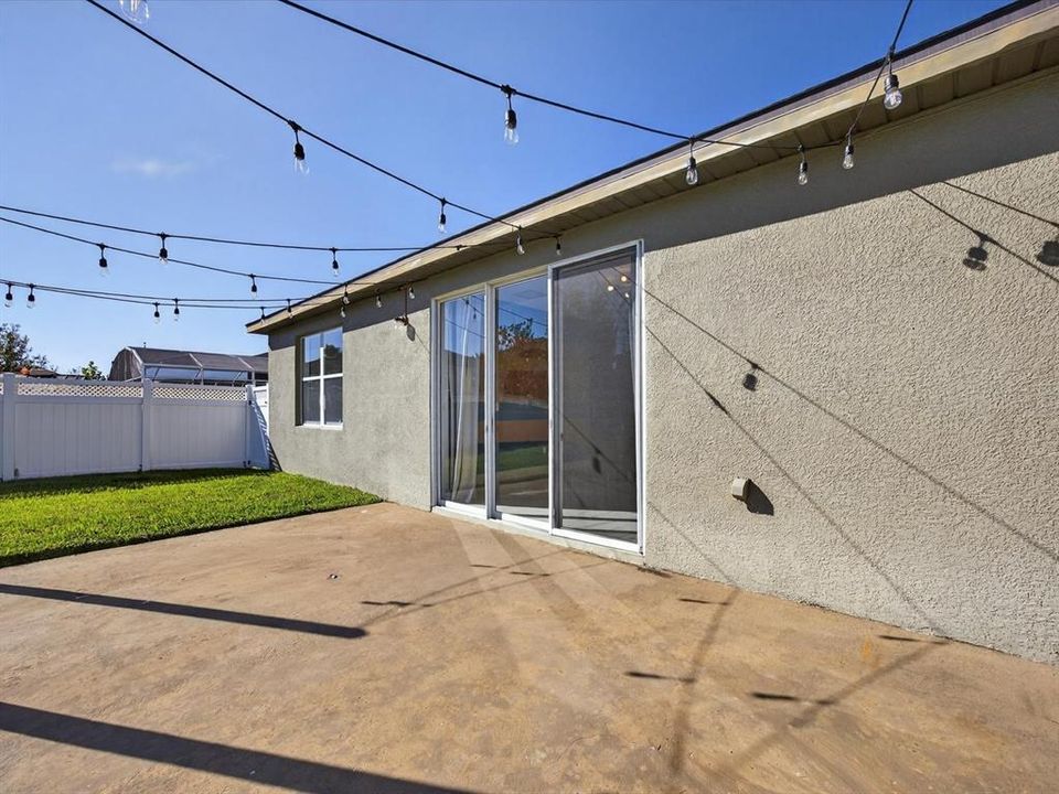 Под контрактом: $445,000 (3 спален, 2 ванн, 1942 Квадратных фут)