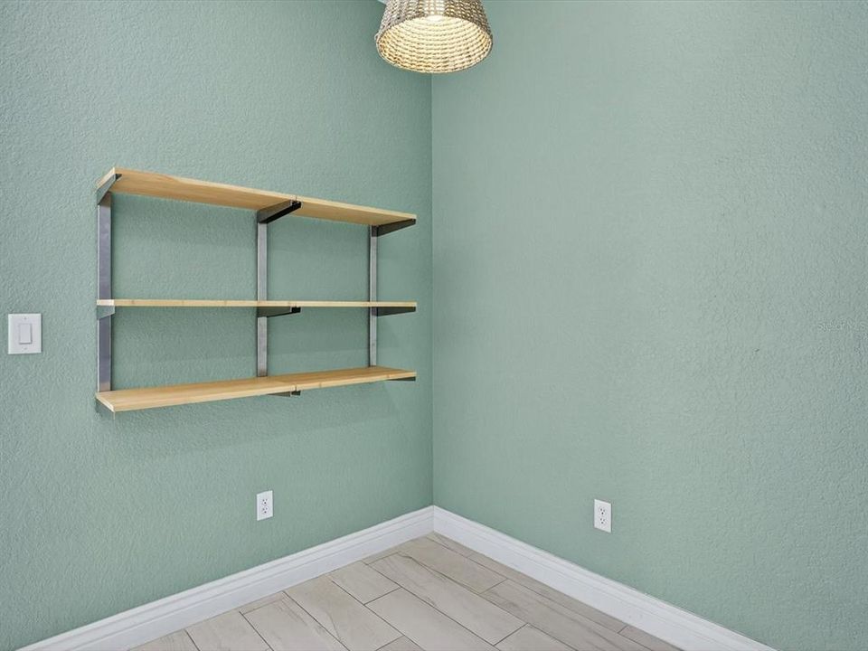 Под контрактом: $445,000 (3 спален, 2 ванн, 1942 Квадратных фут)