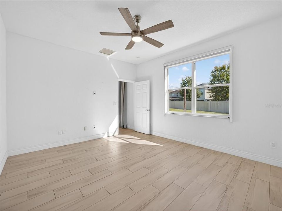 Под контрактом: $445,000 (3 спален, 2 ванн, 1942 Квадратных фут)