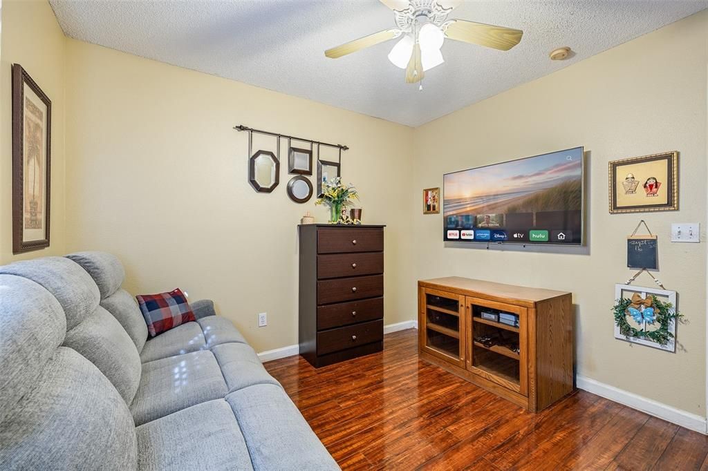 For Sale: $275,000 (3 beds, 2 baths, 1177 Square Feet)