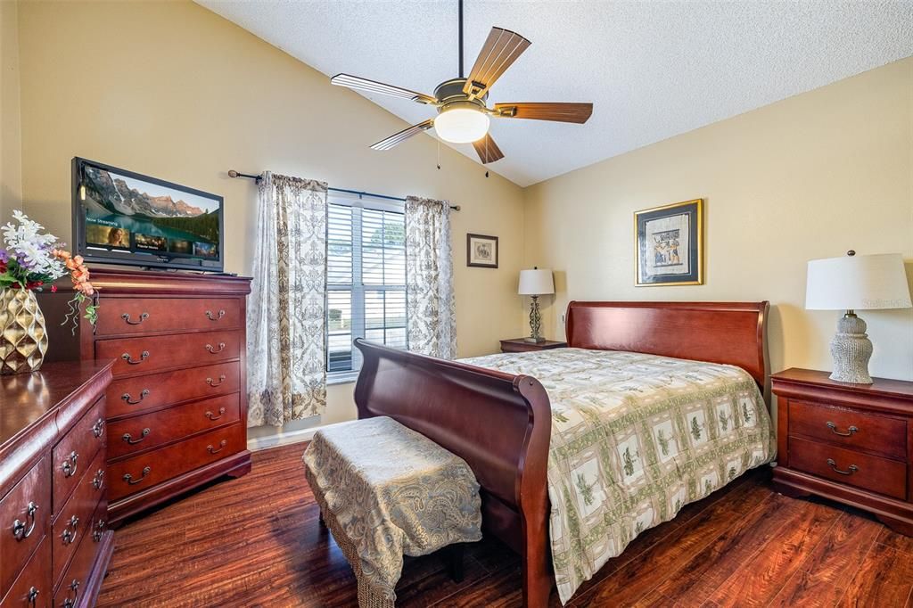 For Sale: $275,000 (3 beds, 2 baths, 1177 Square Feet)