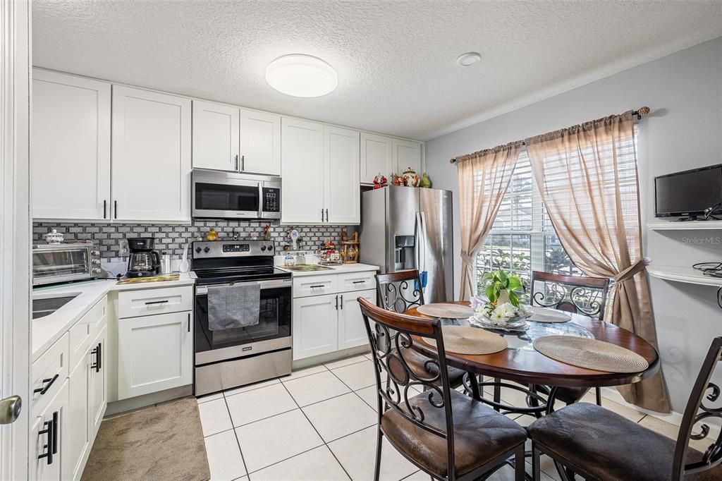 For Sale: $275,000 (3 beds, 2 baths, 1177 Square Feet)