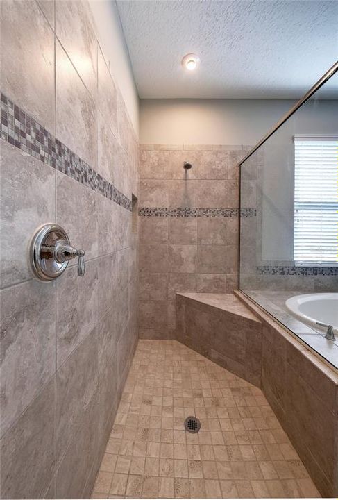 For Sale: $569,000 (4 beds, 3 baths, 2727 Square Feet)