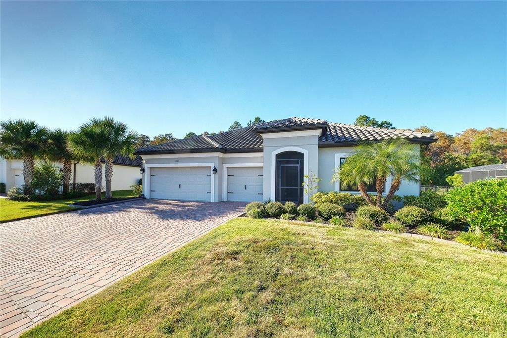 For Sale: $569,000 (4 beds, 3 baths, 2727 Square Feet)