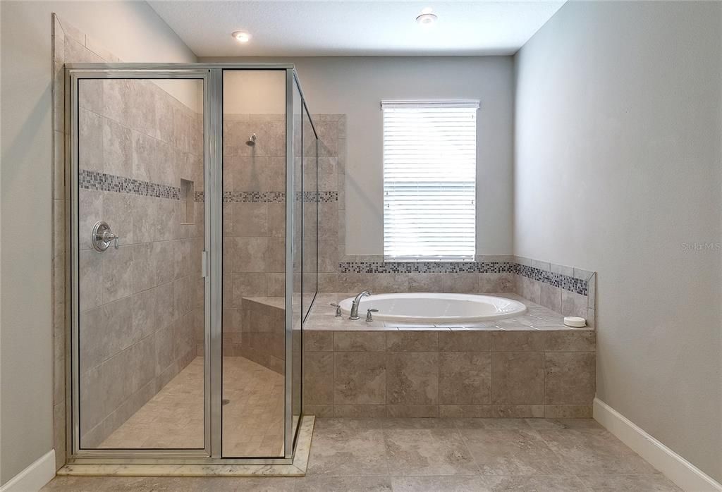 For Sale: $569,000 (4 beds, 3 baths, 2727 Square Feet)