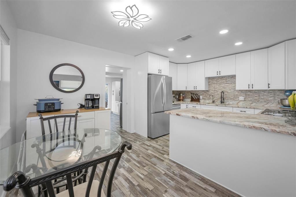 На продажу: $624,900 (3 спален, 2 ванн, 1114 Квадратных фут)