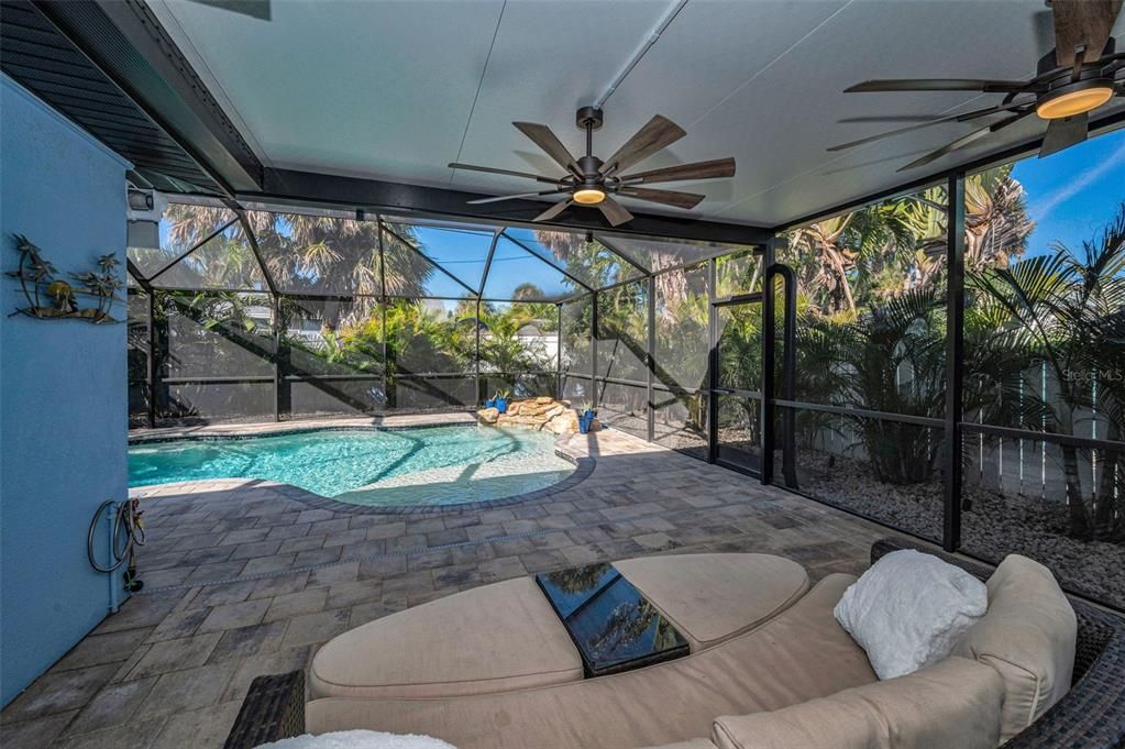 На продажу: $624,900 (3 спален, 2 ванн, 1114 Квадратных фут)