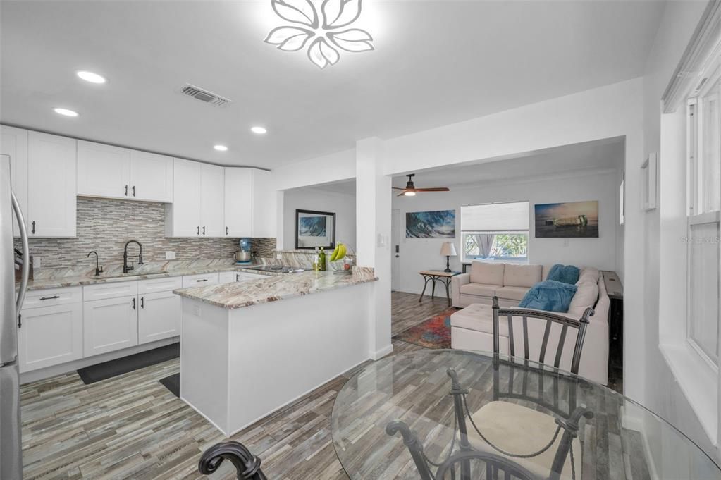 На продажу: $624,900 (3 спален, 2 ванн, 1114 Квадратных фут)