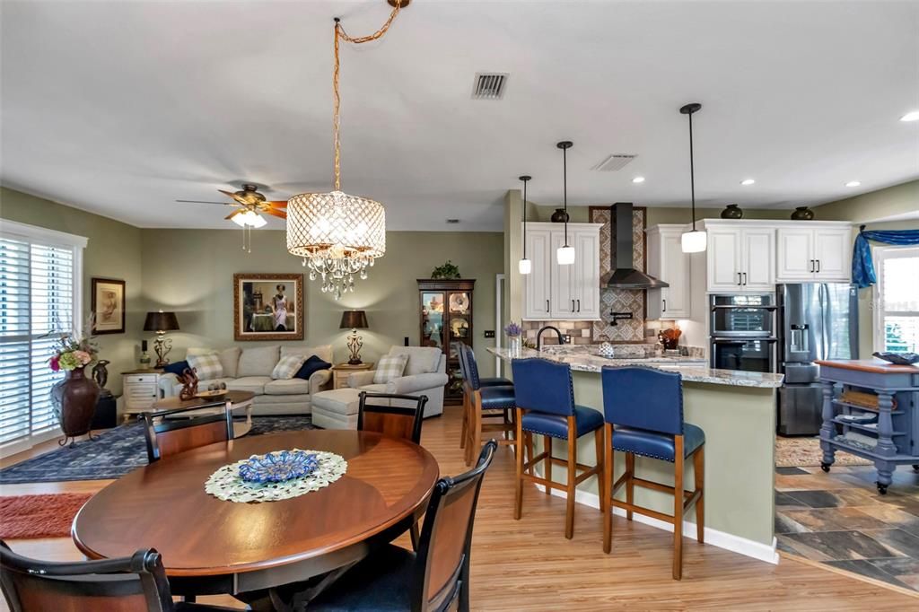 For Sale: $274,900 (2 beds, 2 baths, 1536 Square Feet)