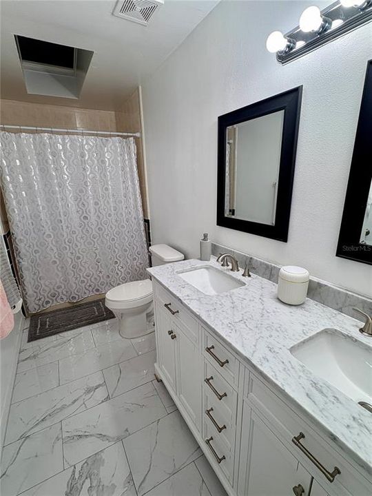 На продажу: $189,999 (2 спален, 2 ванн, 938 Квадратных фут)