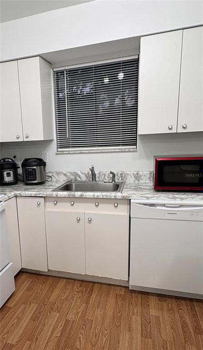 На продажу: $189,999 (2 спален, 2 ванн, 938 Квадратных фут)