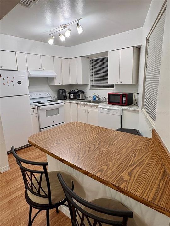 На продажу: $189,999 (2 спален, 2 ванн, 938 Квадратных фут)