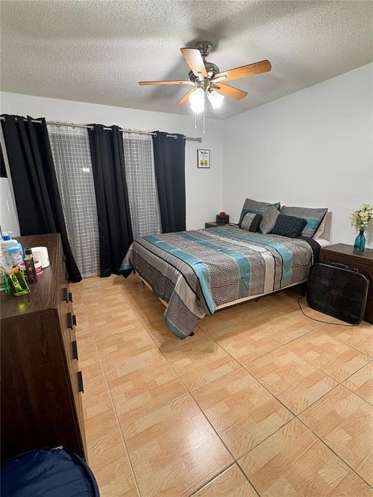 На продажу: $189,999 (2 спален, 2 ванн, 938 Квадратных фут)