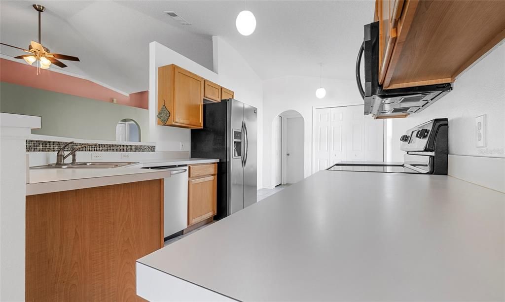 For Sale: $325,000 (3 beds, 2 baths, 1632 Square Feet)